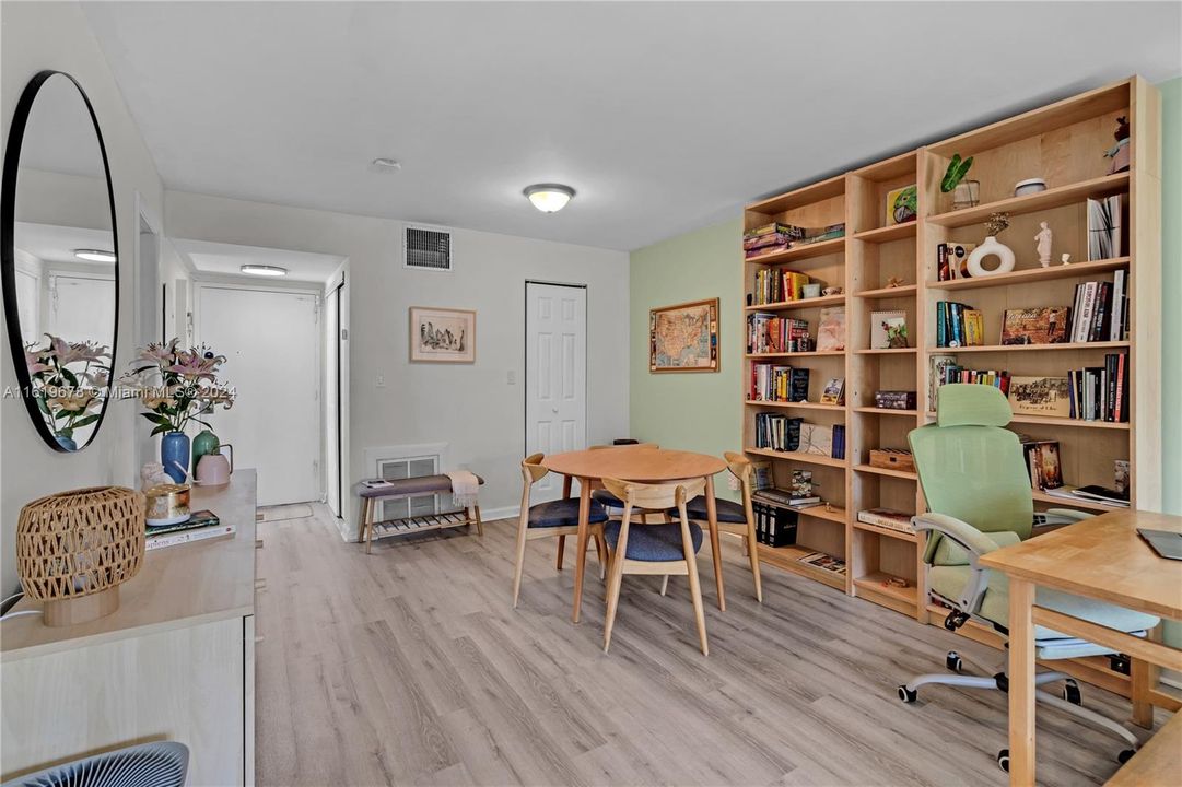 Recently Sold: $385,000 (1 beds, 1 baths, 814 Square Feet)