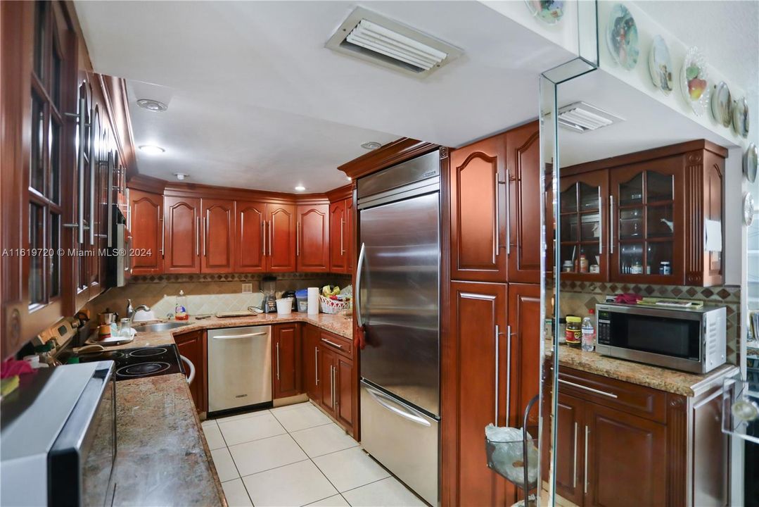 For Rent: $3,000 (1 beds, 2 baths, 1271 Square Feet)