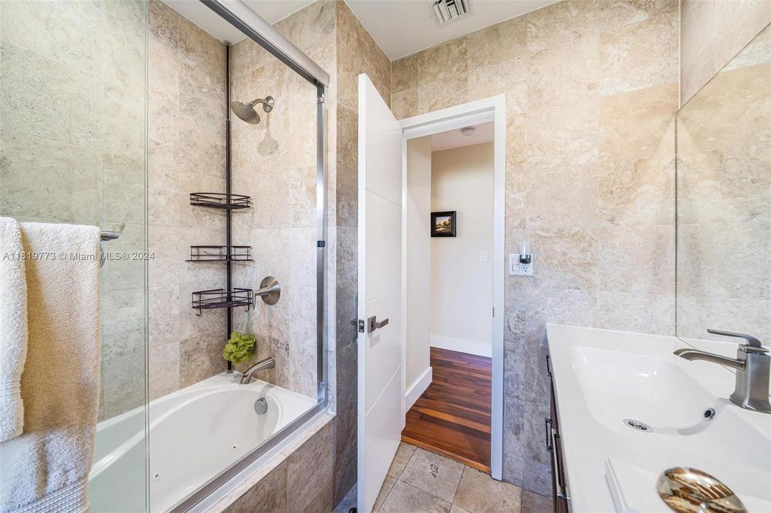 Recently Sold: $1,385,000 (3 beds, 2 baths, 1616 Square Feet)