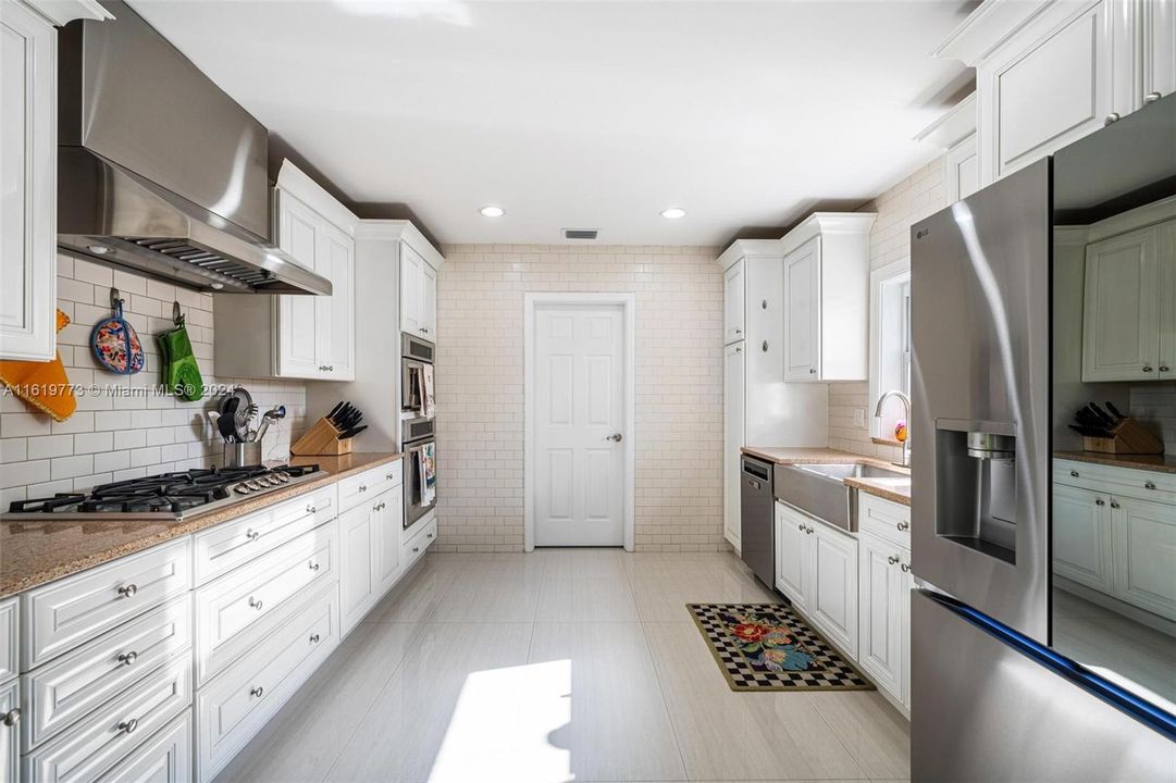 Recently Sold: $1,385,000 (3 beds, 2 baths, 1616 Square Feet)