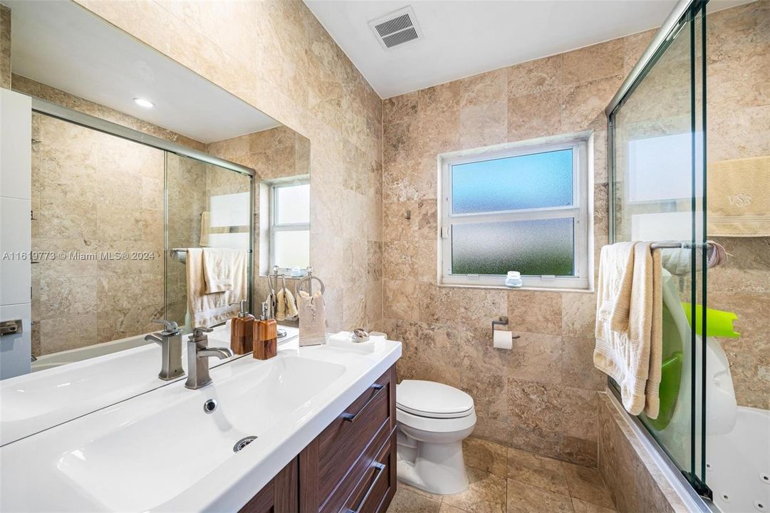 Recently Sold: $1,385,000 (3 beds, 2 baths, 1616 Square Feet)