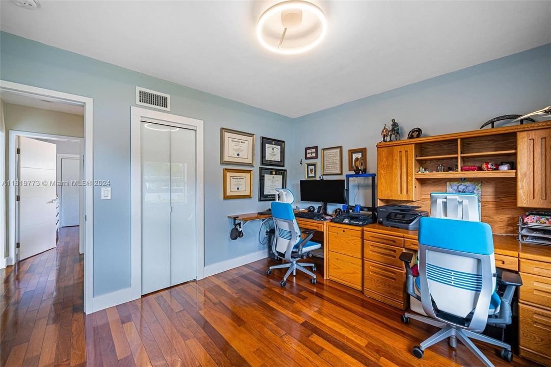 Recently Sold: $1,385,000 (3 beds, 2 baths, 1616 Square Feet)