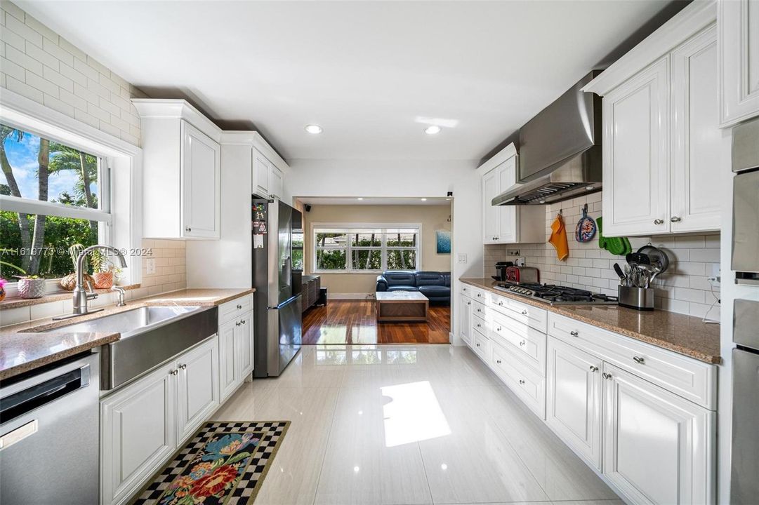 Recently Sold: $1,385,000 (3 beds, 2 baths, 1616 Square Feet)