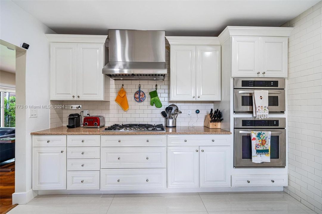 Recently Sold: $1,385,000 (3 beds, 2 baths, 1616 Square Feet)