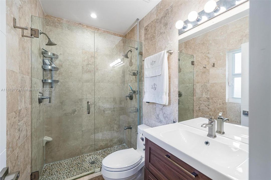 Recently Sold: $1,385,000 (3 beds, 2 baths, 1616 Square Feet)