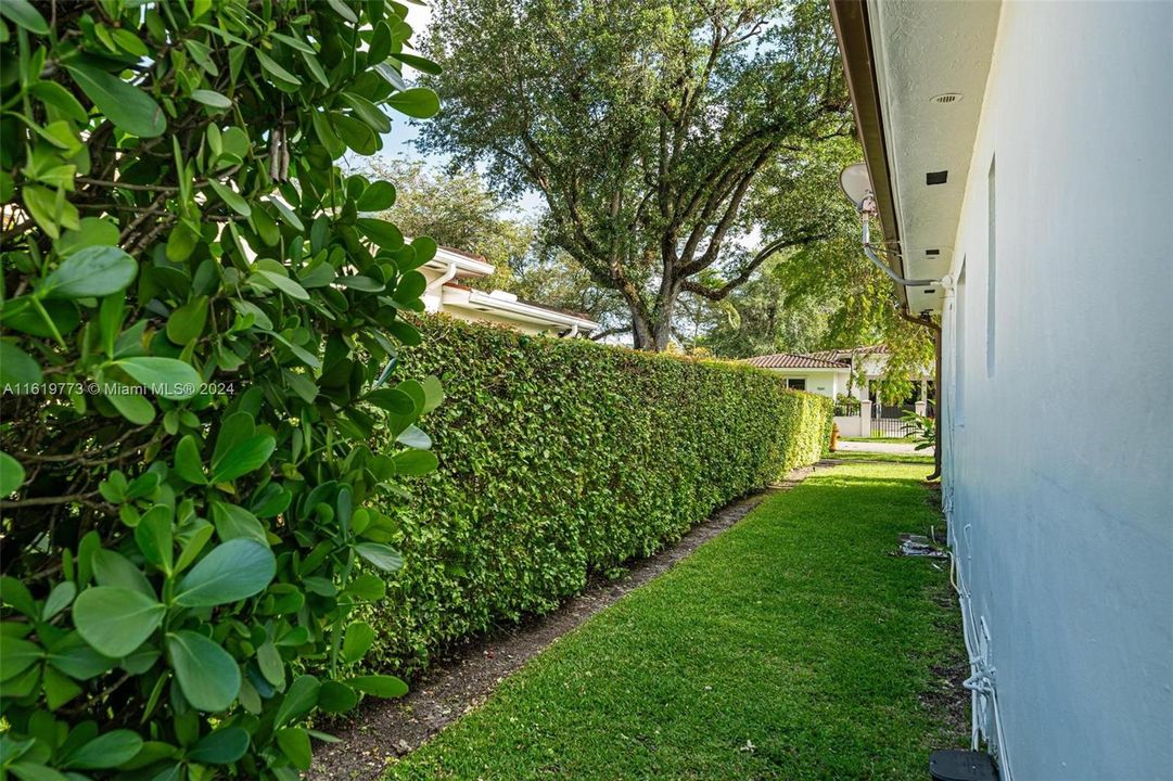 Recently Sold: $1,385,000 (3 beds, 2 baths, 1616 Square Feet)