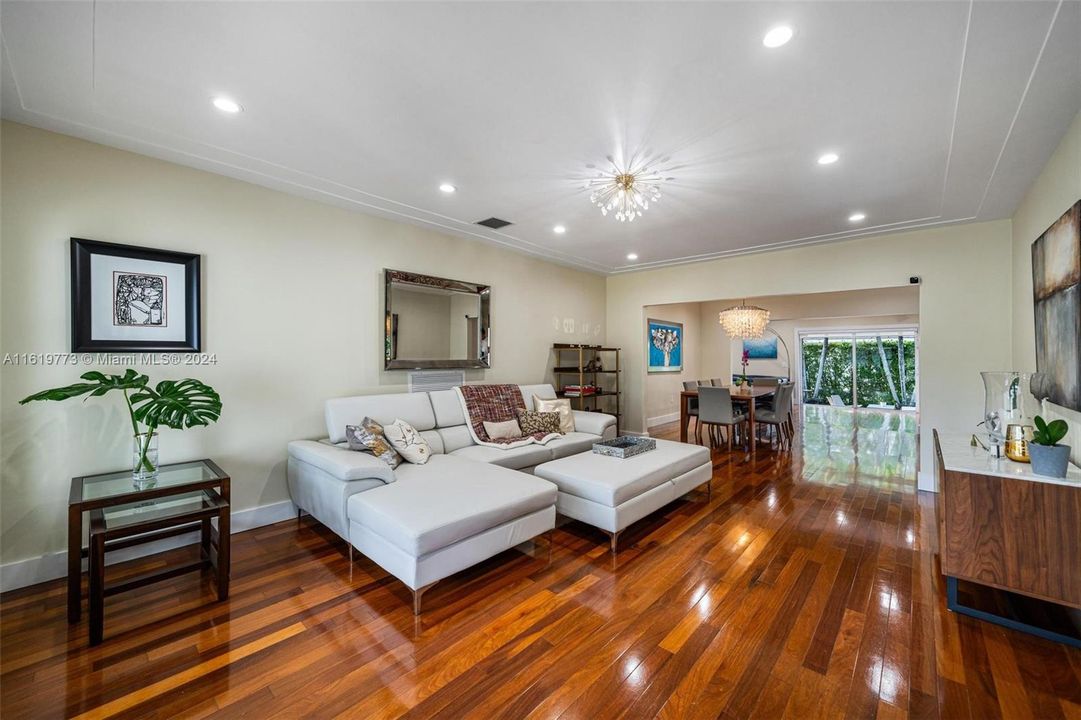 Recently Sold: $1,385,000 (3 beds, 2 baths, 1616 Square Feet)