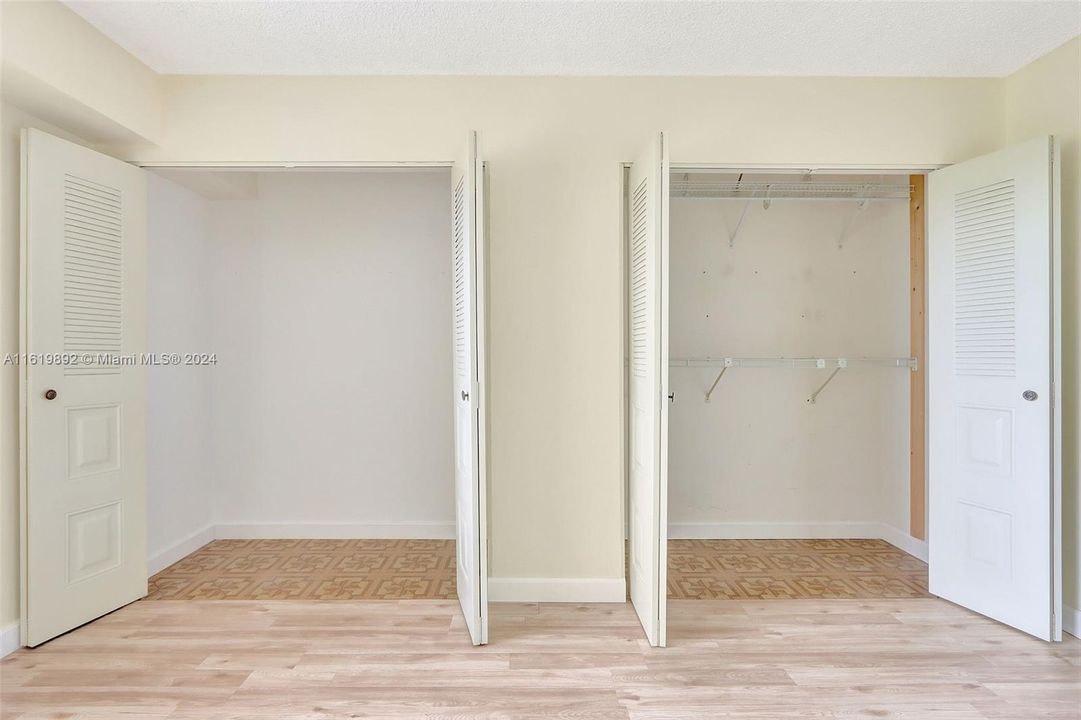 Active With Contract: $190,000 (1 beds, 1 baths, 900 Square Feet)