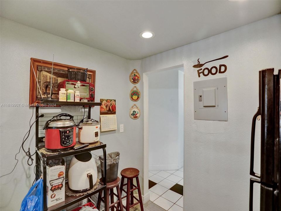 For Sale: $88,000 (0 beds, 1 baths, 427 Square Feet)