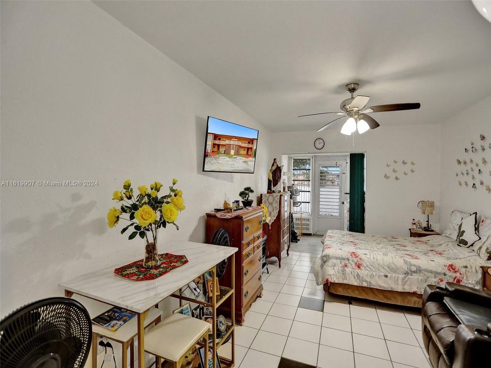 For Sale: $88,000 (0 beds, 1 baths, 427 Square Feet)