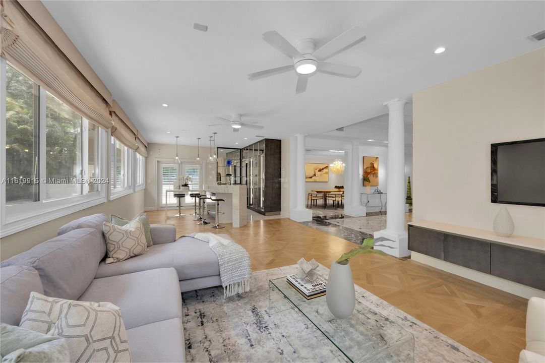 Active With Contract: $4,995,000 (5 beds, 5 baths, 5686 Square Feet)