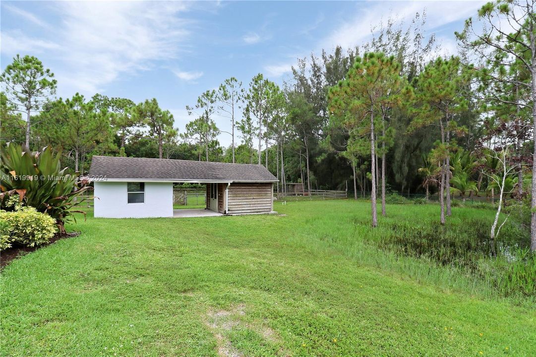 Separate pump house/work area/stable