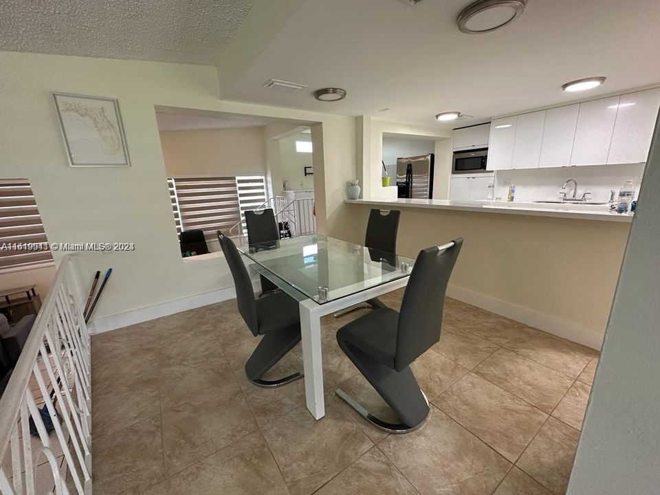 Active With Contract: $3,300 (3 beds, 2 baths, 1582 Square Feet)