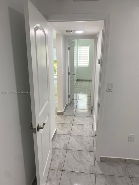 Recently Sold: $249,900 (2 beds, 1 baths, 707 Square Feet)