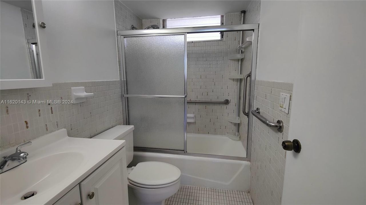 For Sale: $175,000 (1 beds, 1 baths, 768 Square Feet)