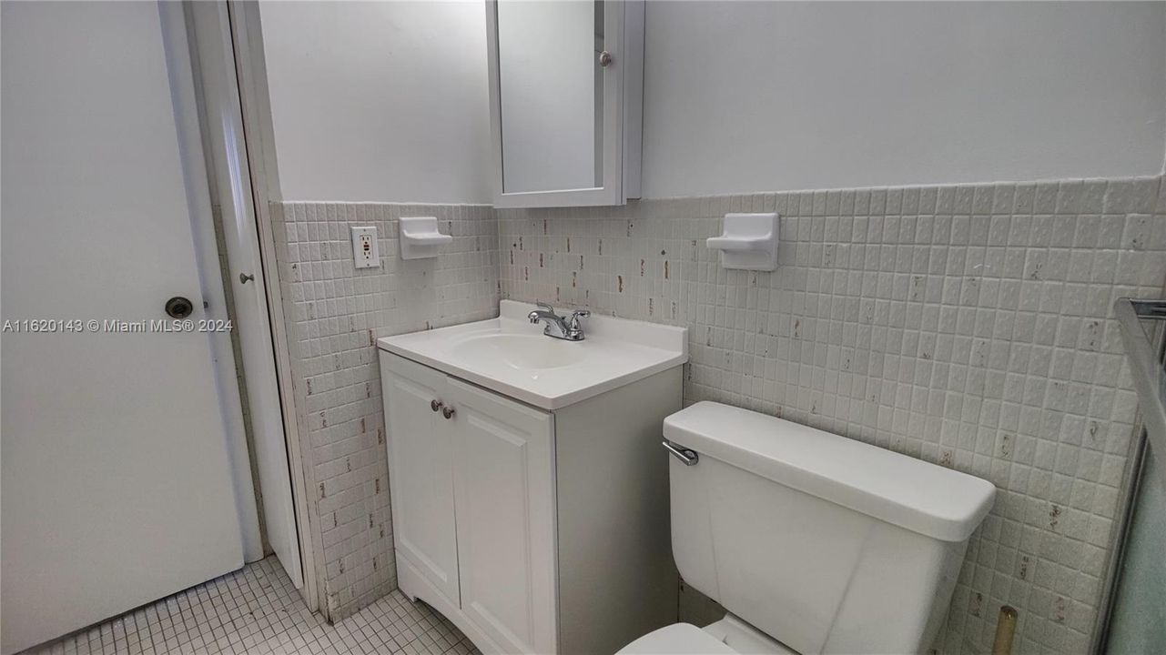 For Sale: $175,000 (1 beds, 1 baths, 768 Square Feet)