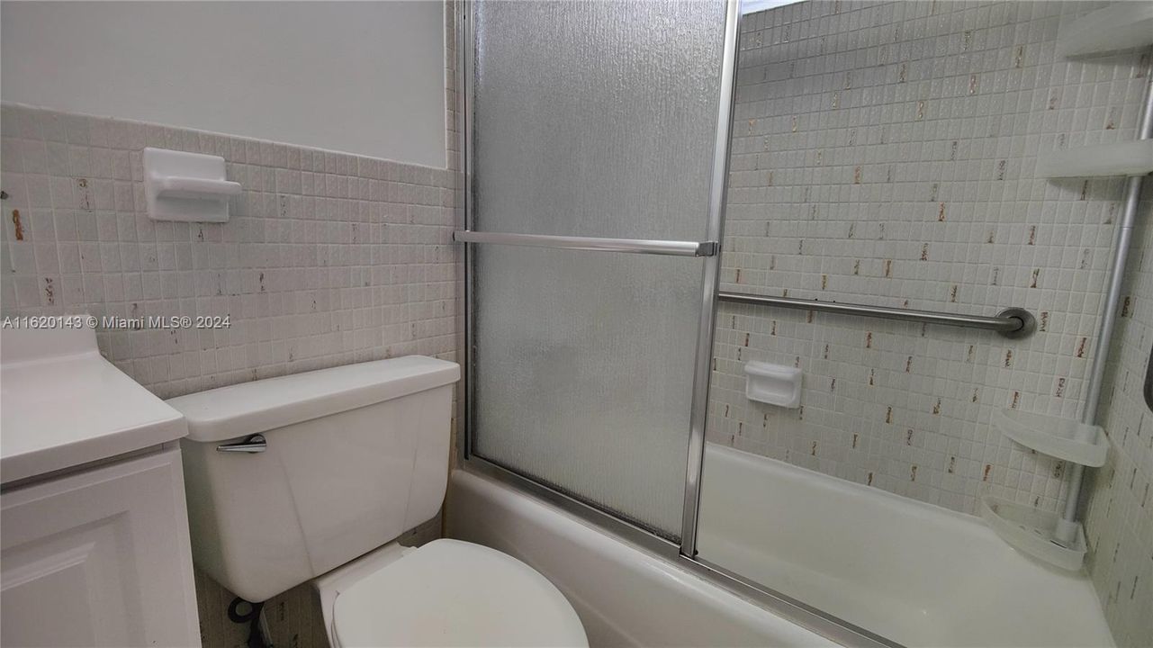 For Sale: $175,000 (1 beds, 1 baths, 768 Square Feet)