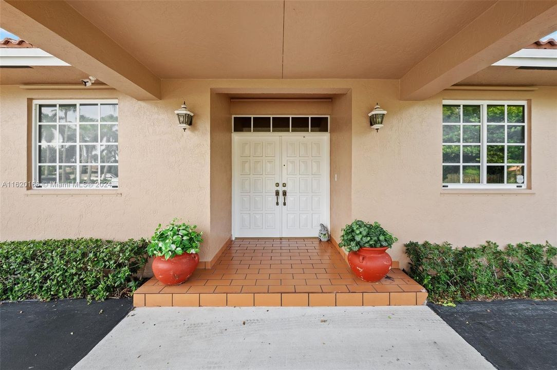 Active With Contract: $1,150,000 (4 beds, 2 baths, 2690 Square Feet)