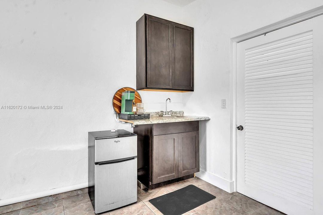 Recently Rented: $1,100 (0 beds, 1 baths, 350 Square Feet)