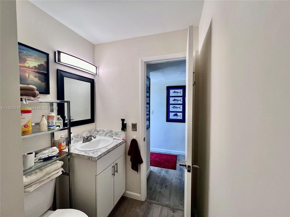 For Sale: $200,000 (1 beds, 1 baths, 685 Square Feet)