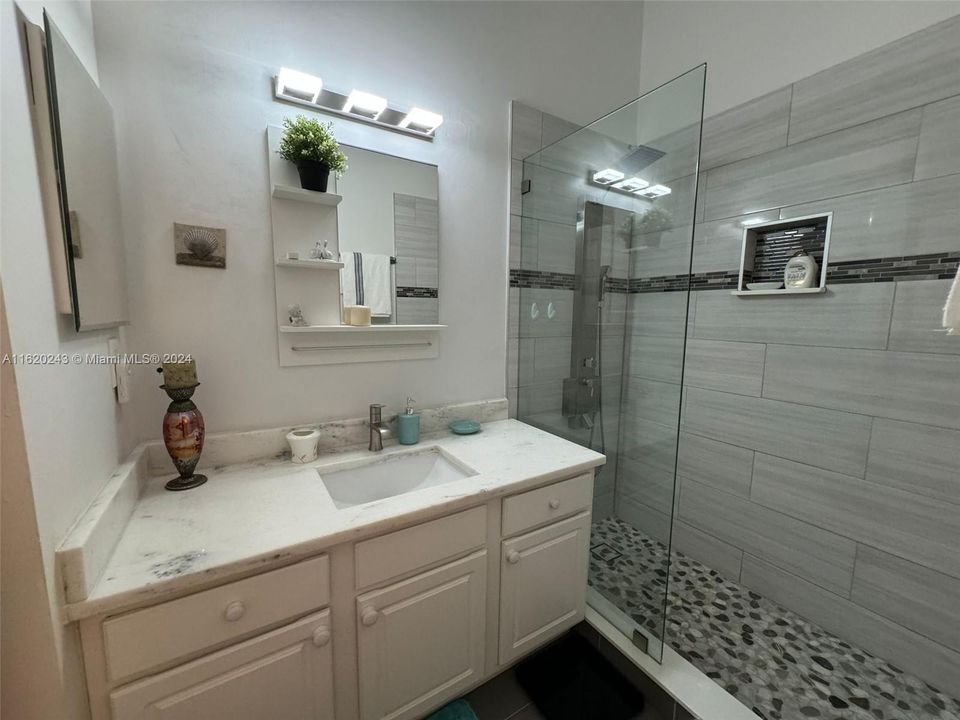 For Sale: $395,000 (2 beds, 2 baths, 1449 Square Feet)