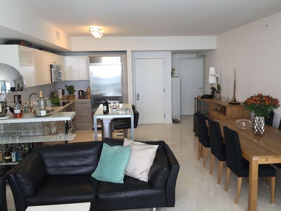 Recently Rented: $6,250 (3 beds, 2 baths, 1308 Square Feet)