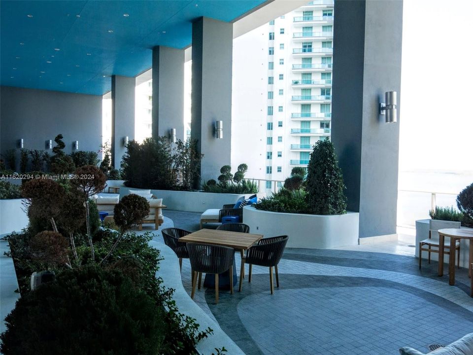 Recently Rented: $6,250 (3 beds, 2 baths, 1308 Square Feet)