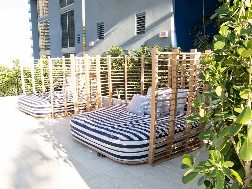 Recently Rented: $6,250 (3 beds, 2 baths, 1308 Square Feet)