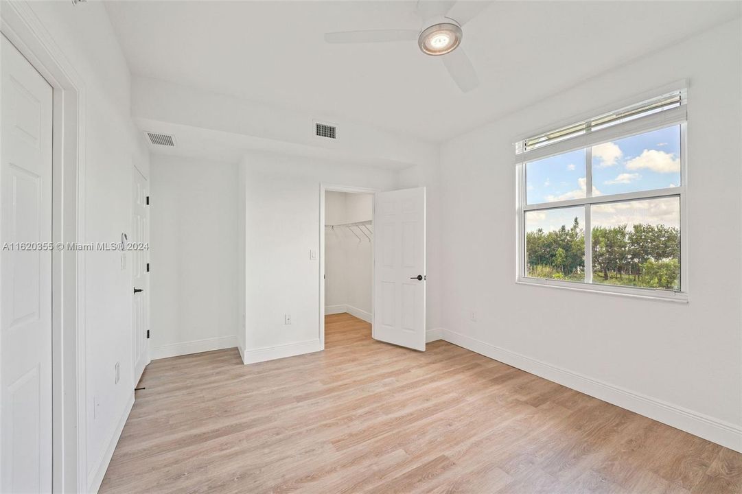 Active With Contract: $3,292 (2 beds, 2 baths, 1516 Square Feet)