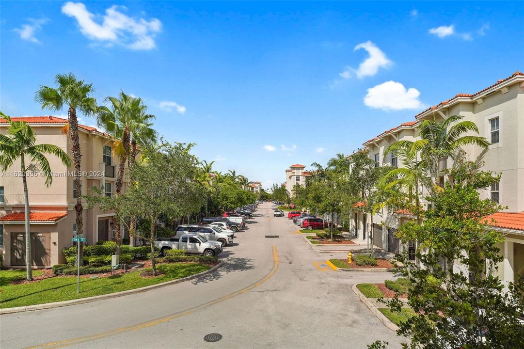 Active With Contract: $3,292 (2 beds, 2 baths, 1516 Square Feet)