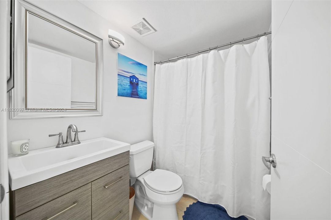 Active With Contract: $700,000 (2 beds, 2 baths, 1140 Square Feet)