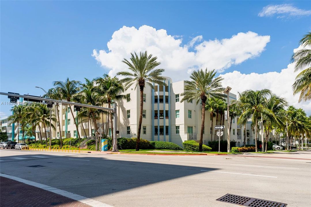 Active With Contract: $499,000 (2 beds, 2 baths, 1002 Square Feet)