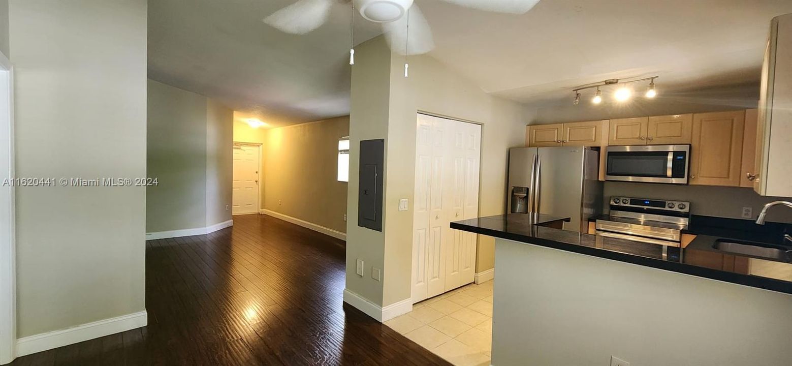 Active With Contract: $2,100 (3 beds, 2 baths, 1092 Square Feet)