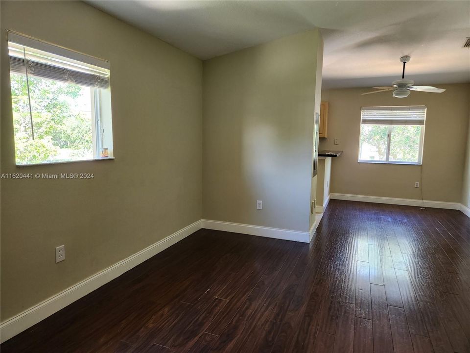 For Rent: $2,100 (3 beds, 2 baths, 1092 Square Feet)