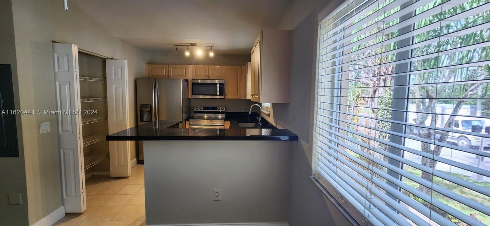 For Rent: $2,100 (3 beds, 2 baths, 1092 Square Feet)