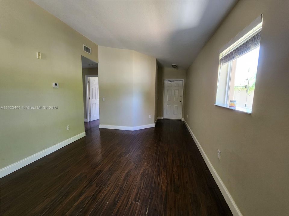 For Rent: $2,100 (3 beds, 2 baths, 1092 Square Feet)