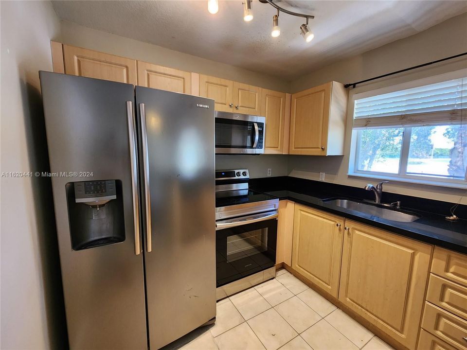 Active With Contract: $2,100 (3 beds, 2 baths, 1092 Square Feet)