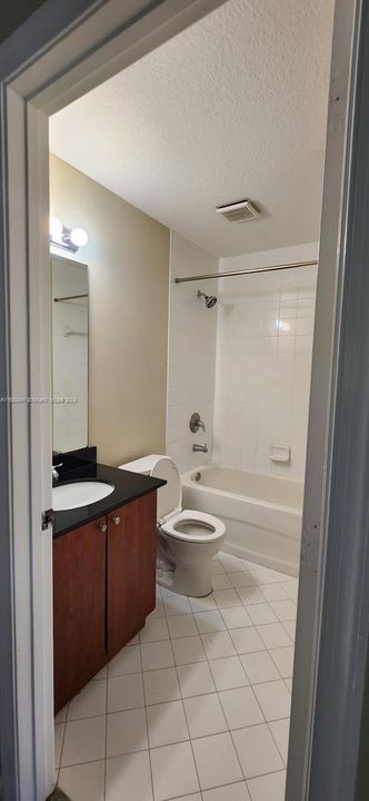 Active With Contract: $2,100 (3 beds, 2 baths, 1092 Square Feet)