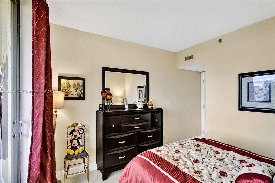 Active With Contract: $2,500 (2 beds, 2 baths, 1407 Square Feet)