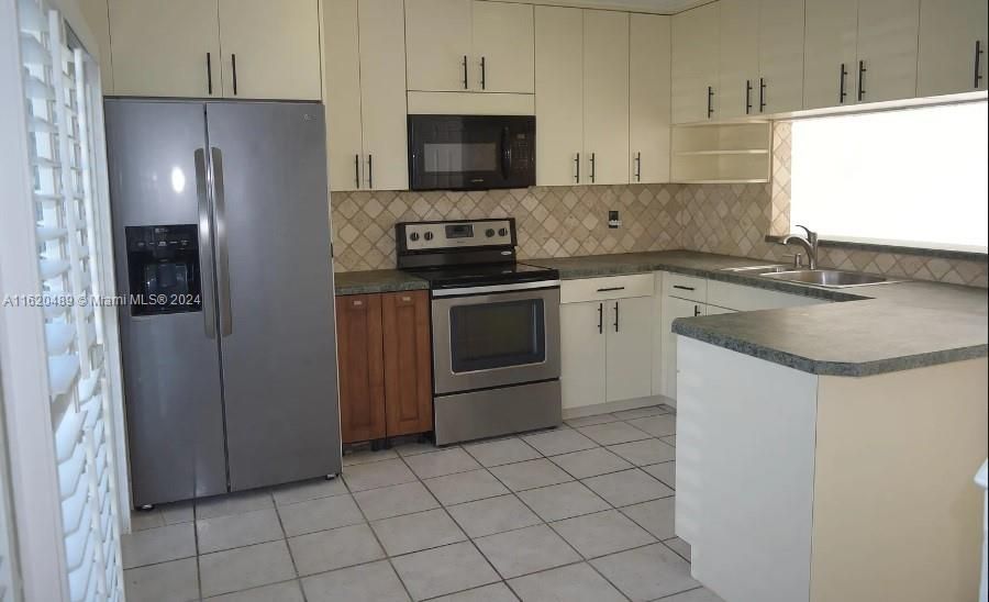 Recently Rented: $1,990 (2 beds, 1 baths, 1054 Square Feet)