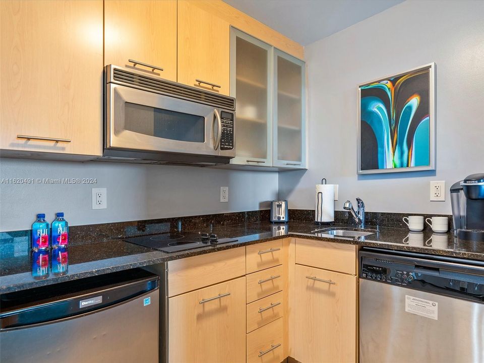 For Sale: $184,999 (1 beds, 1 baths, 548 Square Feet)