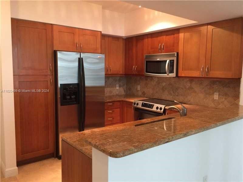 Recently Rented: $2,399 (1 beds, 1 baths, 915 Square Feet)