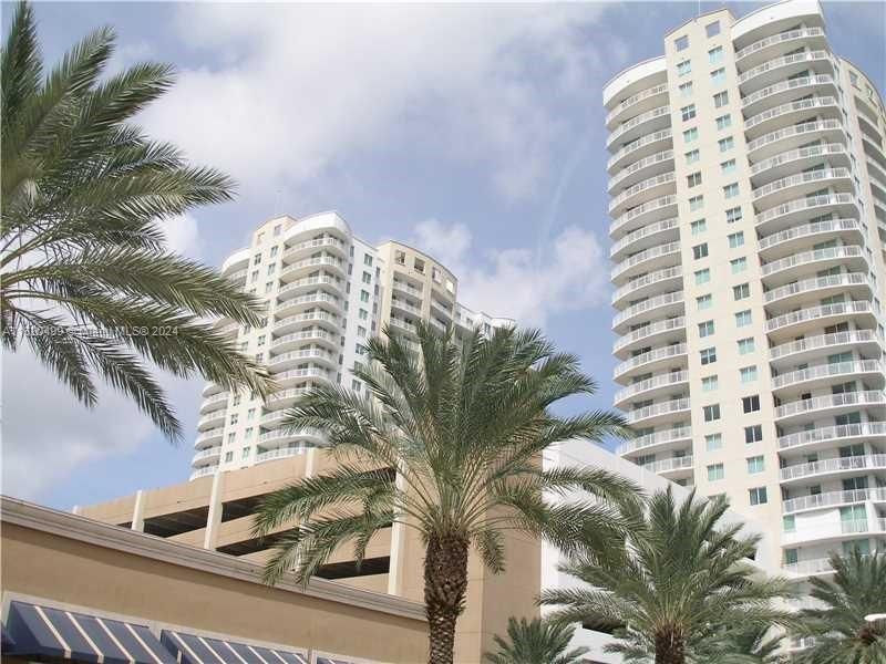 Recently Rented: $2,399 (1 beds, 1 baths, 915 Square Feet)