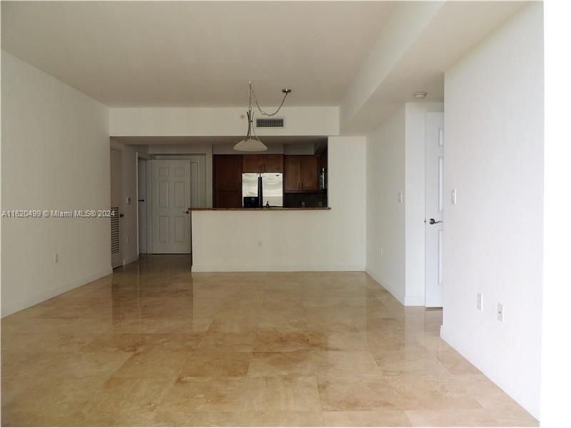 Recently Rented: $2,399 (1 beds, 1 baths, 915 Square Feet)
