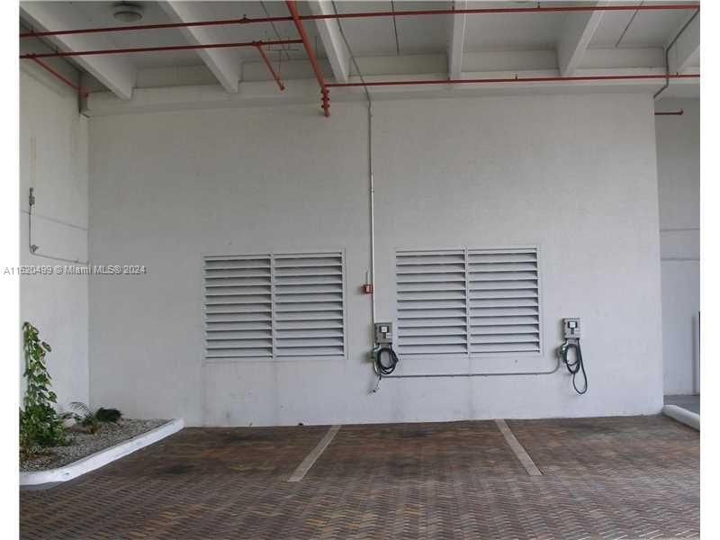 Recently Rented: $2,399 (1 beds, 1 baths, 915 Square Feet)