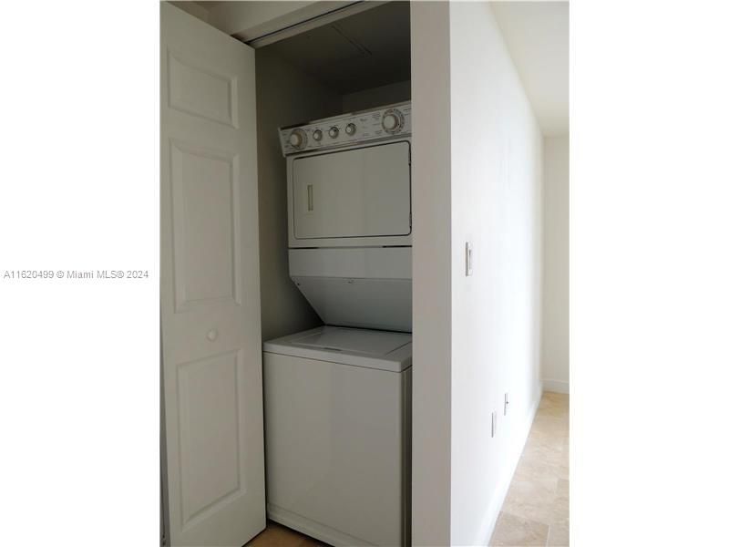 Recently Rented: $2,399 (1 beds, 1 baths, 915 Square Feet)
