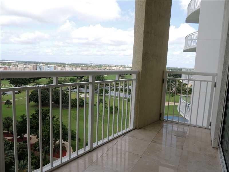 Recently Rented: $2,399 (1 beds, 1 baths, 915 Square Feet)