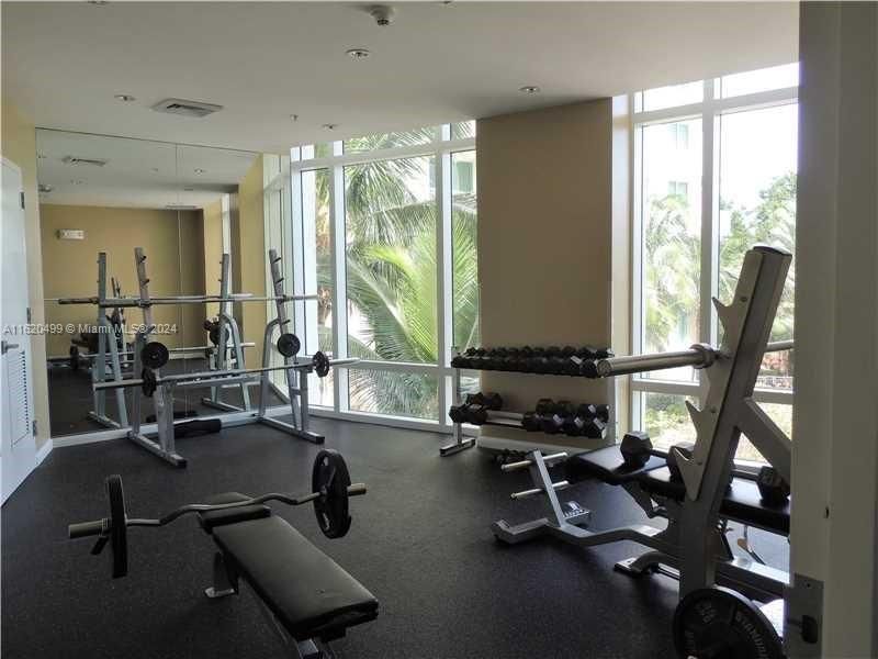 Recently Rented: $2,399 (1 beds, 1 baths, 915 Square Feet)