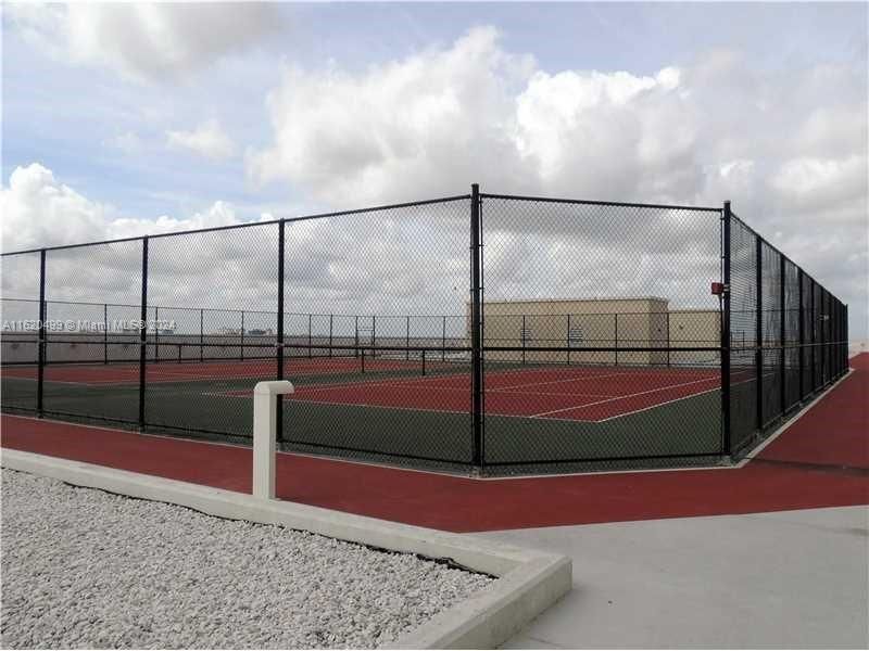 Recently Rented: $2,399 (1 beds, 1 baths, 915 Square Feet)