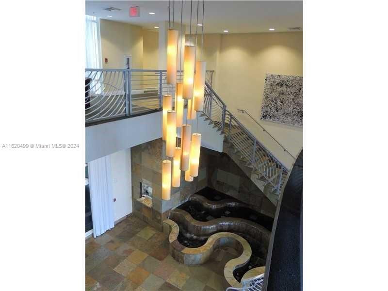 Recently Rented: $2,399 (1 beds, 1 baths, 915 Square Feet)